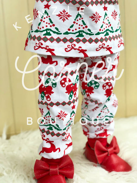 Christmas print top and bottom pajamas