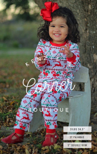 Christmas print top and bottom pajamas