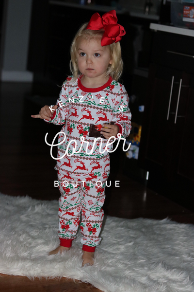 Christmas print top and bottom pajamas